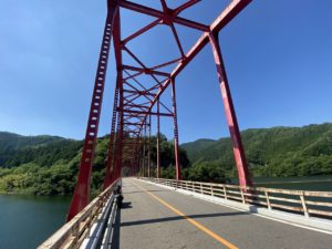 奥矢作湖にかかる橋